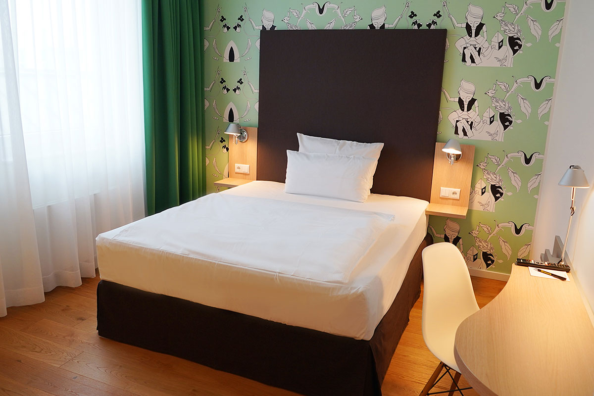 Fairy tale newcomer in Teltow 2 Fairy tale,teltow Grimms BP Zimmer4 Fairy tale