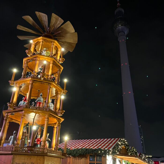 Weihnachtspyramide am Alexanderplatz